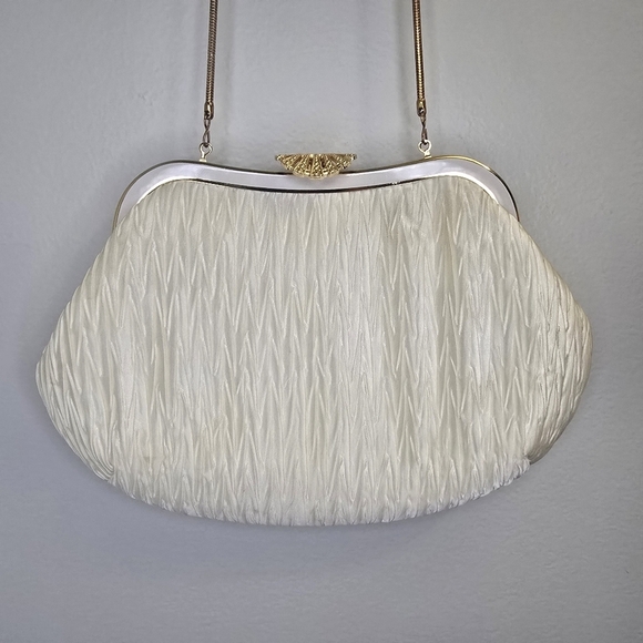 Goldco Vintage Pearl White Evening Bag 1970's Seashell Closure - Picture 2 of 15